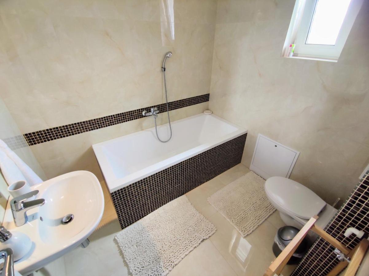 Comfort Apartment For 6 & Loggia & Free Parking Zsolna Kültér fotó